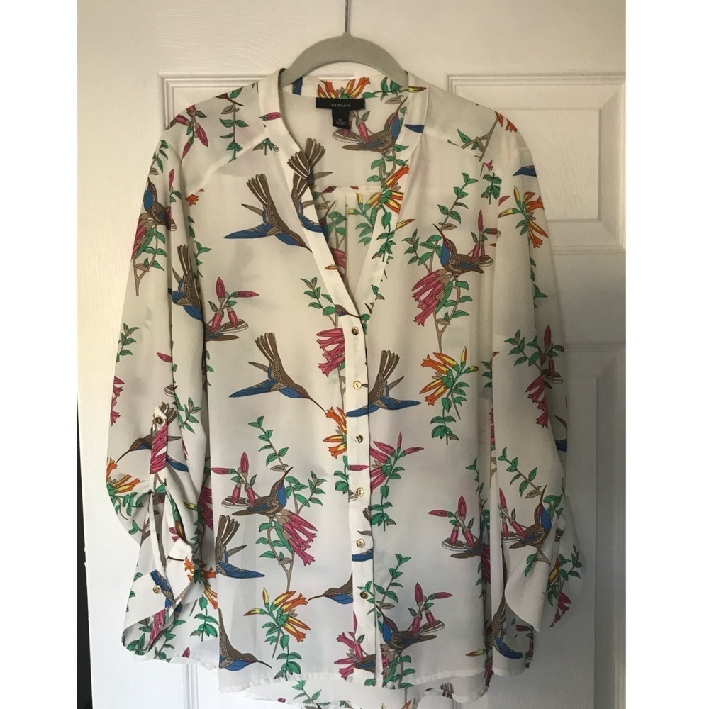 EUC Alfani Hummingbird Floral Button Up V Neck Blouse